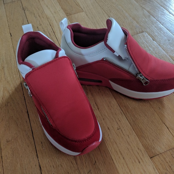 Double Zipper Red Sneakers - Picture 2 of 3